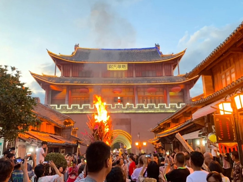 大理巍山火把節(jié) 大理巍山火把節(jié)