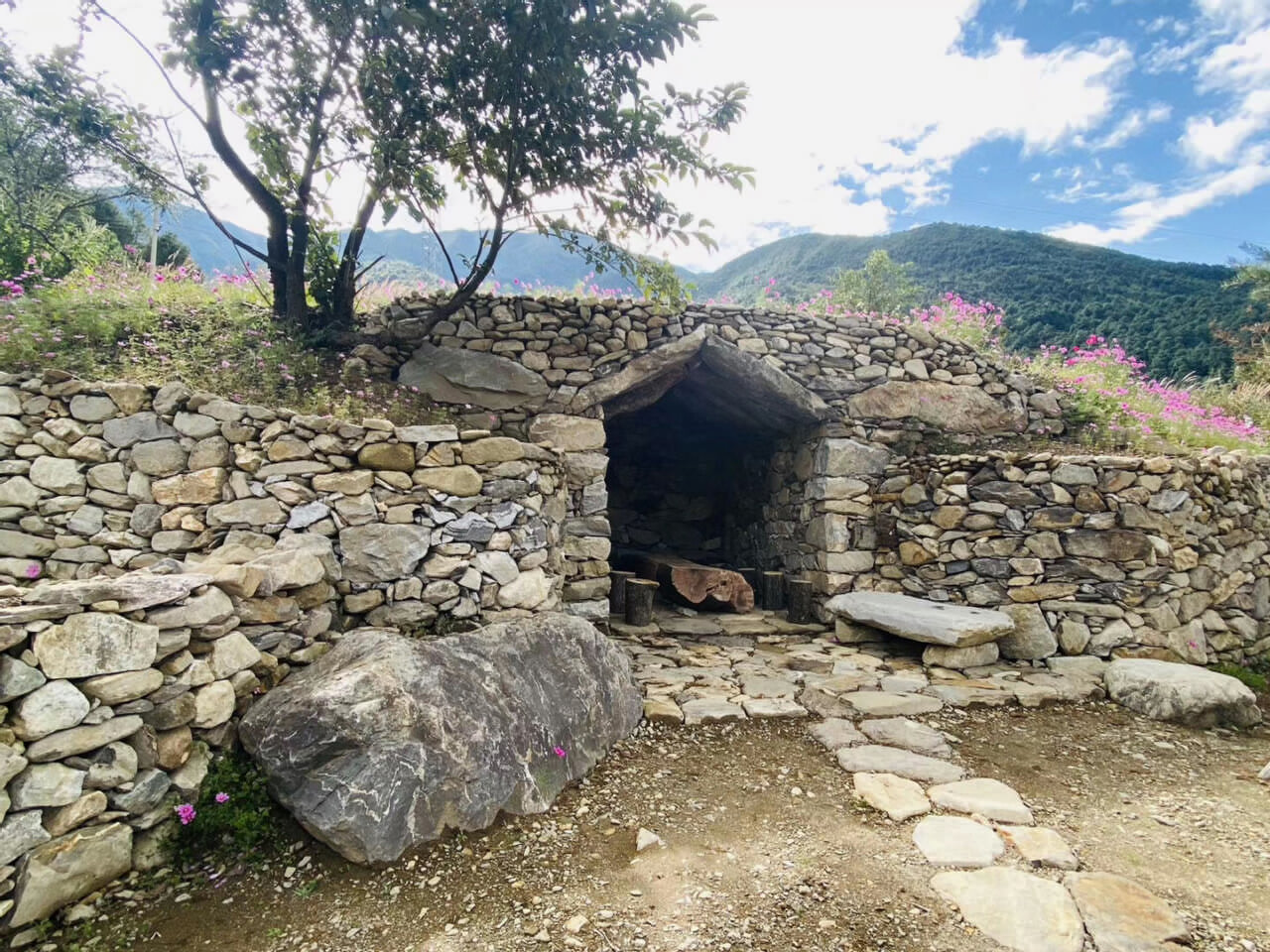 大理洱源鳳羽稻田劇場 大理洱源鳳羽稻田劇場