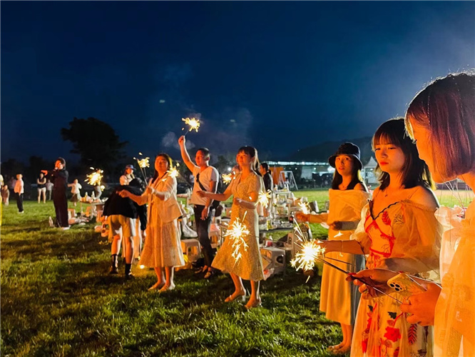 大理企業會議會展拓展訓練篝火晚會