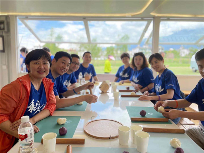 大理非遺扎染鮮花餅花漾時光體驗團建之旅 大理非遺扎染鮮花餅花漾時光體驗團建之旅