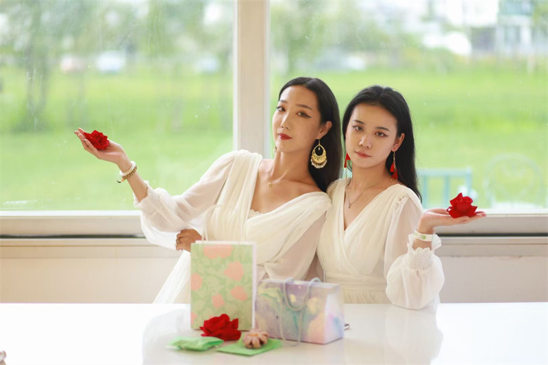 大理攝影攝像:大理洱海喜洲古鎮吉普車專業旅拍一日游 大理攝影攝像:大理洱海喜洲古鎮吉普車專業旅拍一日游