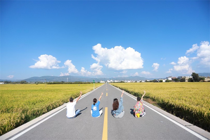 大理攝影攝像:大理洱海喜洲古鎮吉普車專業旅拍一日游 大理攝影攝像:大理洱海喜洲古鎮吉普車專業旅拍一日游